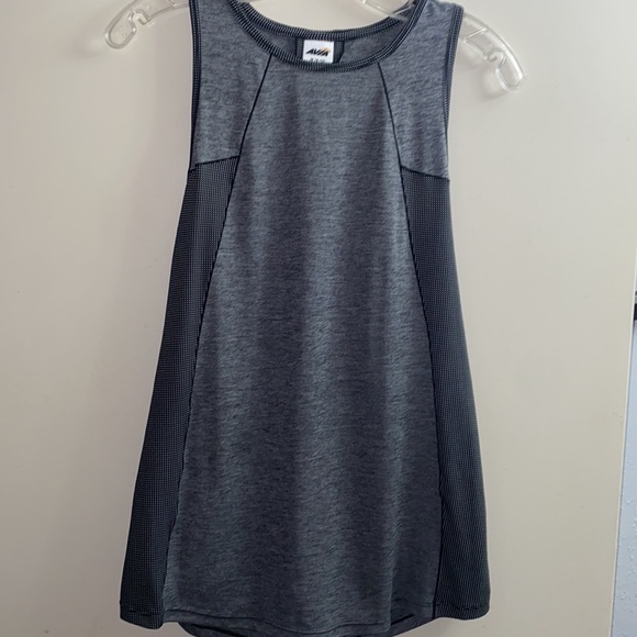 AVIA Activewear Razorback Tank- Medium - Picture 5 of 7